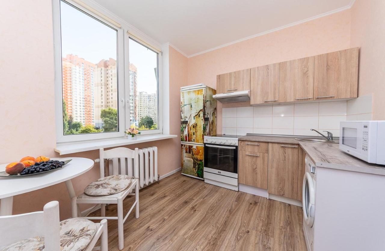 Уютные Апартаменты На Позняках Kiev Bagian luar foto